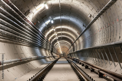 Obraz na płótnie canvas trzyczęściowy "tryptyk" Lekki tunel