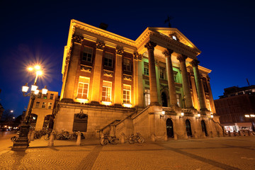 Fototapete - City Hall in Groningen city at night