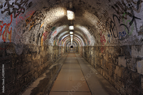 Obraz na płótnie canvas Tunel