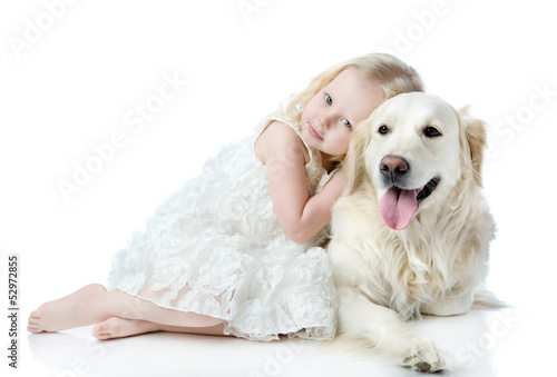 Obraz na płótnie canvas dwuczęściowy "dyptyk" Dziewczyna obejmuje golden retriever. 