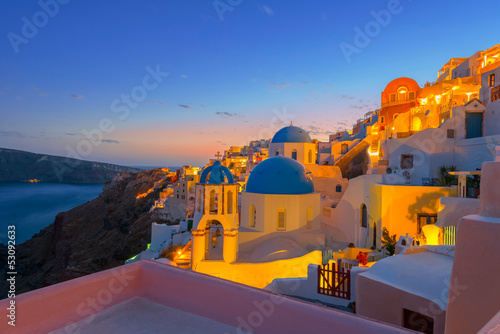Board z aluminiowym obramowaniem Grecja santorini wyspa w Cykladach, szeroki widok bieli umyte