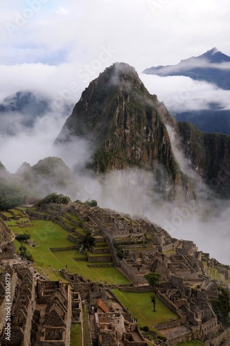 Obraz na płótnie canvas dwuczęściowy "dyptyk" Machu Picchu we mgle