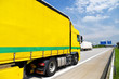 LKW auf Autobahn // truck