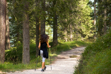 Sticker - Wanderin im Wald