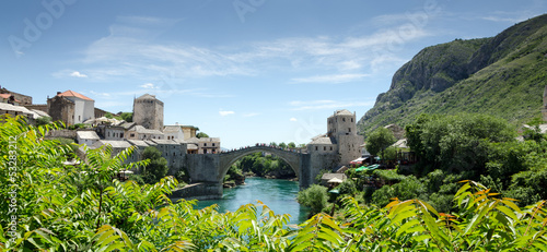 Plakat na papierze fotorealistycznym Widok na Mostar miasto i most
