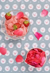 Wall Mural - strawberry ice cream.