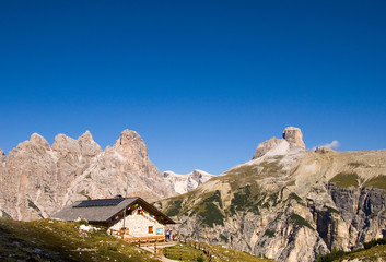 Canvas Print - Berghütte - Lange Alpe - Dolomiten - Alpen