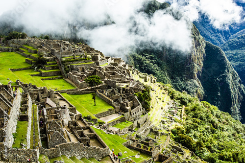 Board z aluminiowym obramowaniem Machu Picchu, starożytne miasto Inków w Andach, Peru