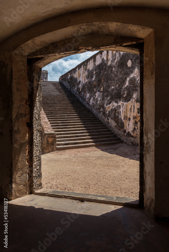 Board z aluminiowym obramowaniem Schody w fort san felipe del morro, Portoryko..