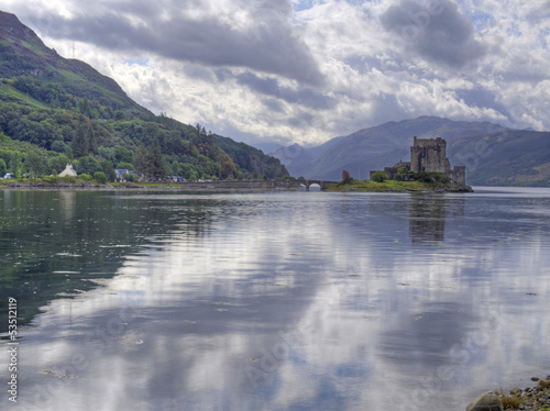Board z aluminiowym obramowaniem Eilean donan zamek szkocja z refleksji