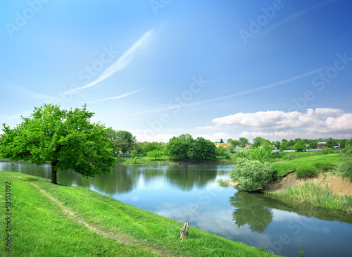 Plakat na papierze fotorealistycznym Wiosenny krajobraz z rzeką