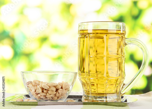 Naklejka na szybę Beer in glass and nuts