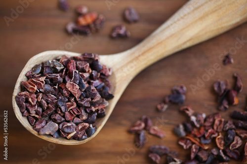 Fotografía Cacao raw bean nibs or cocoa crushed and roasted solids