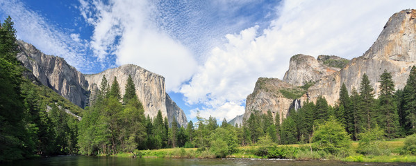 Wall Mural - Yosemite Valley