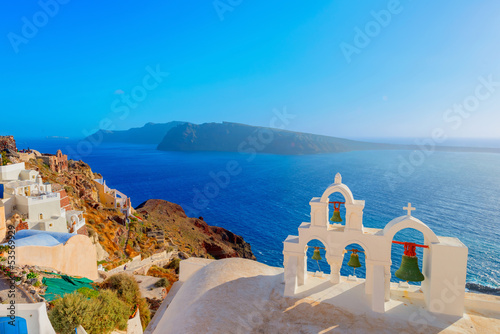 Board z aluminiowym obramowaniem Grecja słynna wyspa santorini na Cykladach, panoramiczny widok na tr
