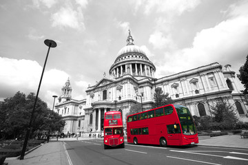 Fototapete - London Routemaster Bus, St Paul's Cathedral