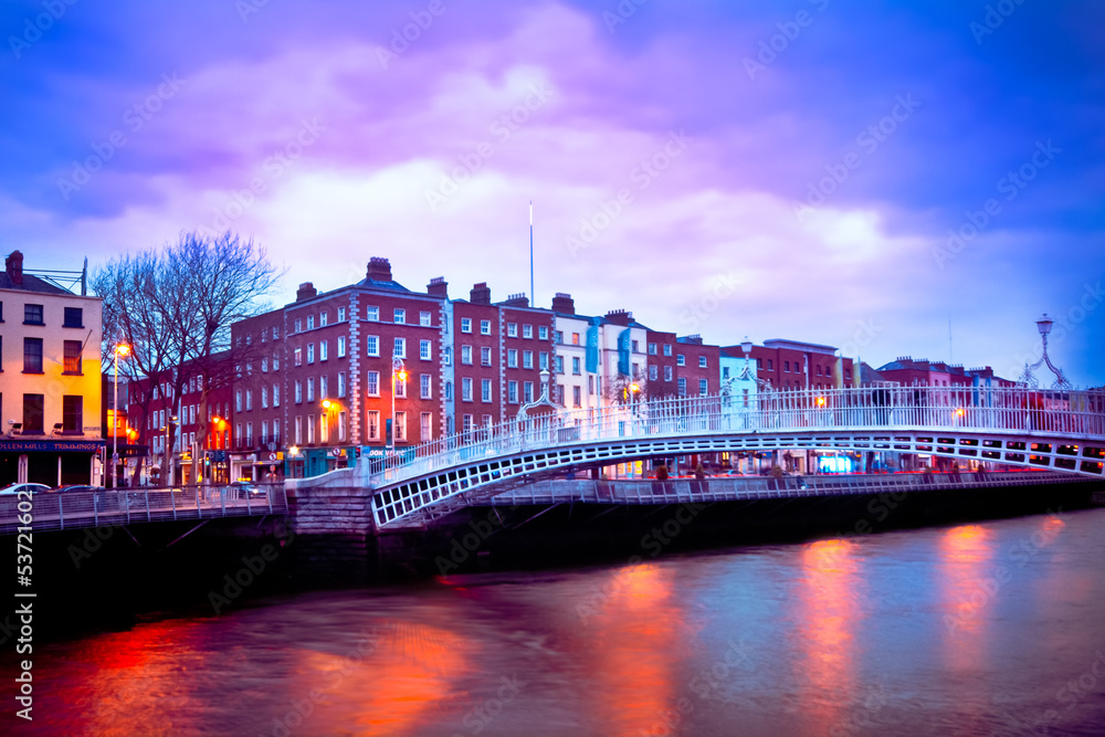 Dublin Ireland at dusk with waterfront and Ha'penny Bridge - obrazy, fototapety, plakaty 