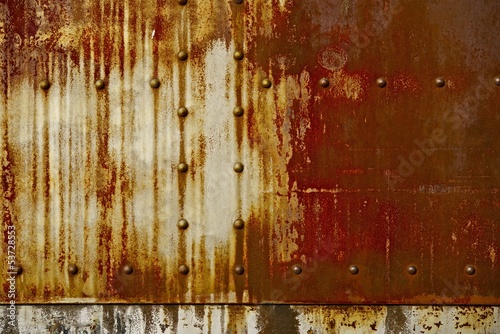 Board z aluminiowym obramowaniem Rdza na tle metalu