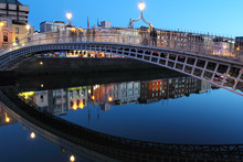 Ha'penny Bridge , Dublin