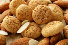 Sweet Almond Cookies Biscuits (amaretti)