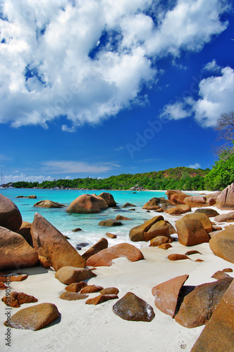 Naklejka - mata magnetyczna na lodówkę Plaża z kamieniami na wyspie Praslin