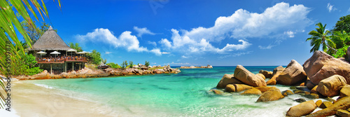 Naklejka na drzwi holidays in tropical paradise. Seychelles islands