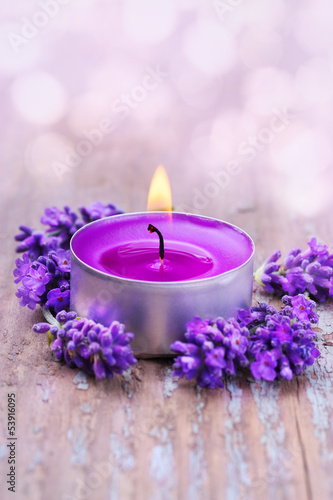 Teelicht und Lavendel