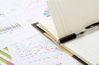 © takasu - 手帳とペン