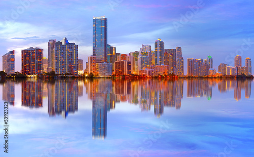 Plakat na papierze fotorealistycznym Miasto Miami Floryda słońca nad budynkami śródmieścia