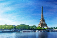 Grunge Image Of  Eiffel Tower In Paris