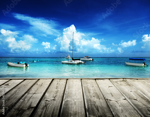 Fototapety żeglarstwo  karaibska-plaza-i-jachty