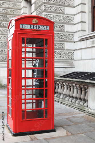 Fototapeta na wymiar British red phone box on a London street