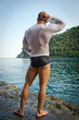 © theartofphoto - Muscular bodybuilder facing the sea, seen from the back