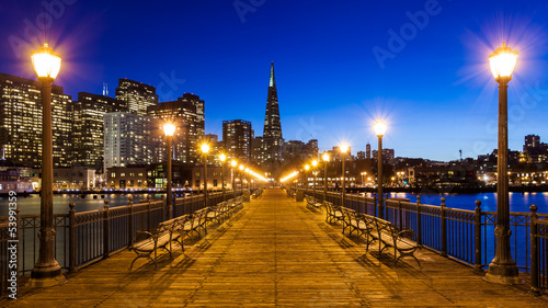 Board z aluminiowym obramowaniem Molo 7 w san francisco