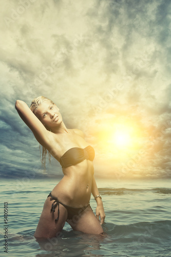 Obraz w ramie woman on the beach