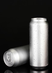 Canvas Print - Aluminum cans with water drops isolated on black