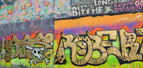 Naklejka na szybę graffiti