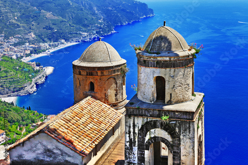 Plakat na papierze fotorealistycznym Górska wioska ravello. 