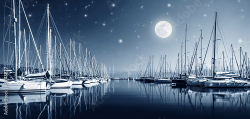 Jalousie-Rollo - Yacht harbor at night (von Anna Om)