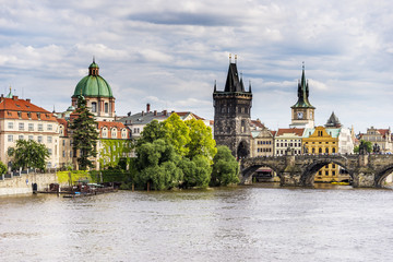 Canvas Print - Moldau und Kirche