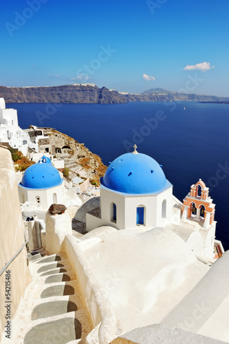 Board z aluminiowym obramowaniem Słynny krajobraz kaldery Santorini z greckich kościołów białych ove