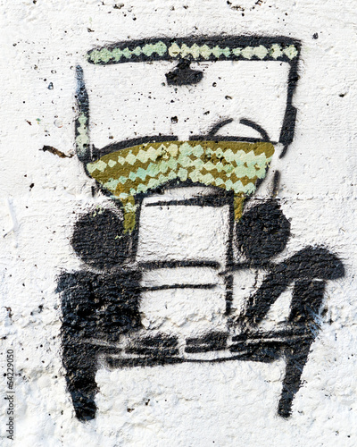 street-graffiti-wyswietla-stary-samochod
