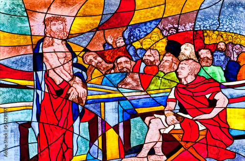 Fotografía Stained glass showing Jesus condemned to death