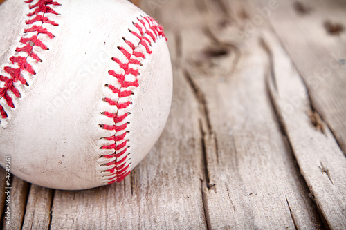 Board z aluminiowym obramowaniem Baseball na drewnianym tle