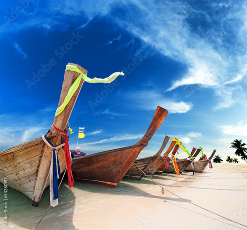 Board z aluminiowym obramowaniem Tajlandia plaża w tropikalnej wyspie. 
