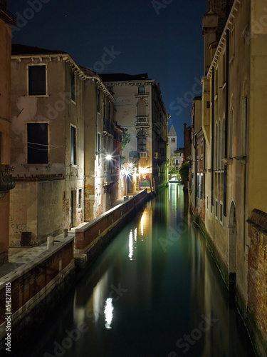 einzelne bedruckte Lamellen - The Light of Venice Long exposure By Night. (von Lovrencg)