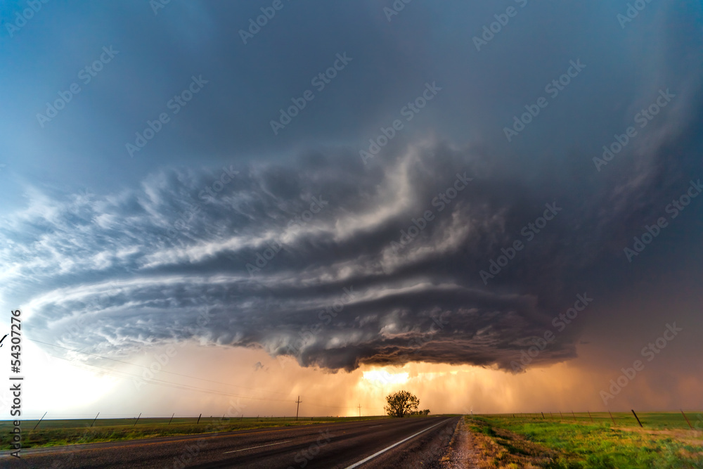 Severe thunderstorm in the Great Plains - obrazy, fototapety, plakaty 