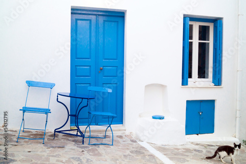 Board z aluminiowym obramowaniem Tradycyjny grecki dom na wyspie Sifnos, Grecja