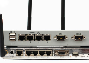 Aufkleber - Connect the ethernet port on the back of the router.