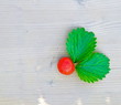 erdbeere auf holz